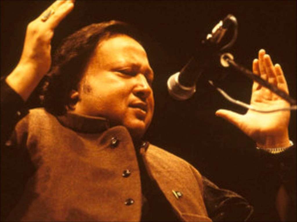Nusrat Fateh Ali Khan - the King of Qawwali performing live.